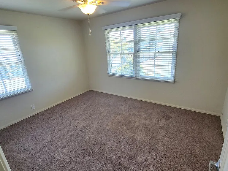 Le Park Apartments — Photo 9