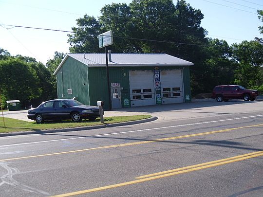 2nd image of 3592 N Clare Ave