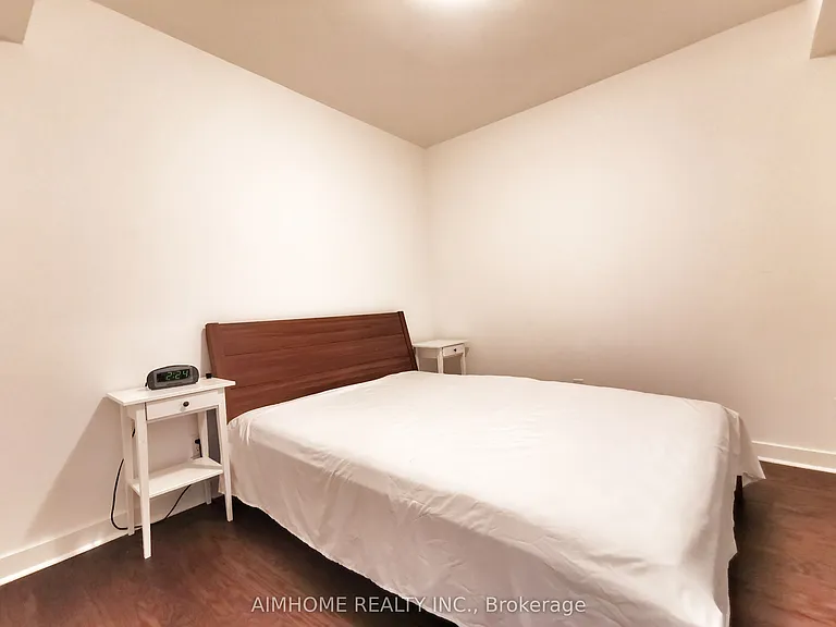 58 Orchard View Blvd #2007 — Photo 12
