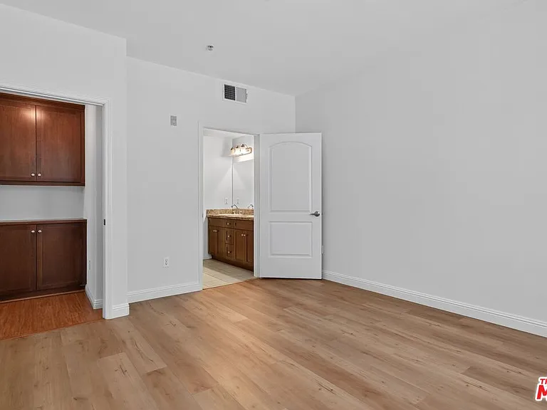 360 Avenue 26 #107 — Photo 21