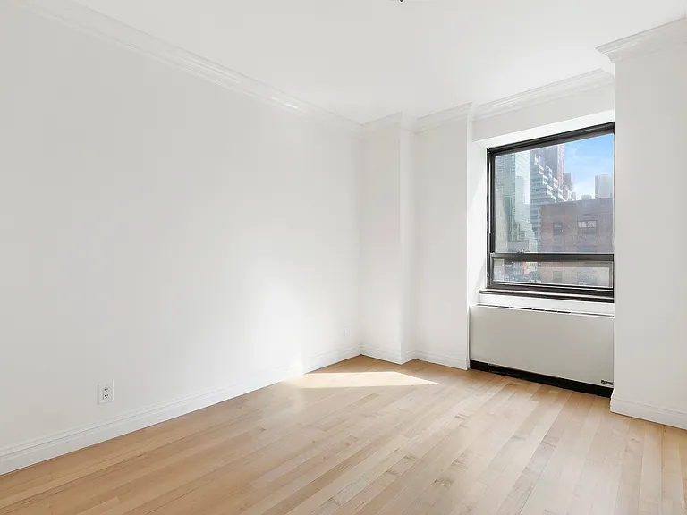 240 E 47th St #6F — Photo 9