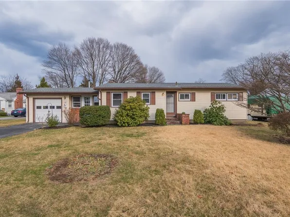 114 Covington Dr, Warwick, RI 02886