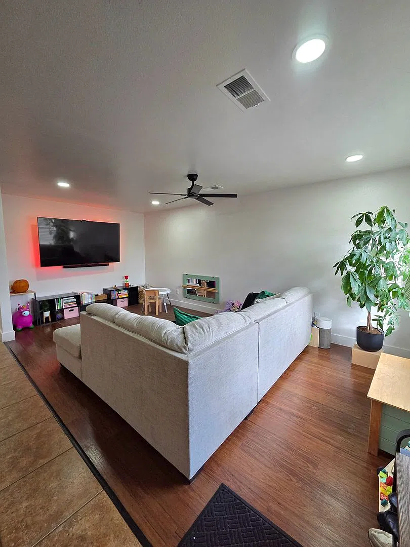 207 E Marietta Ct — Photo 1