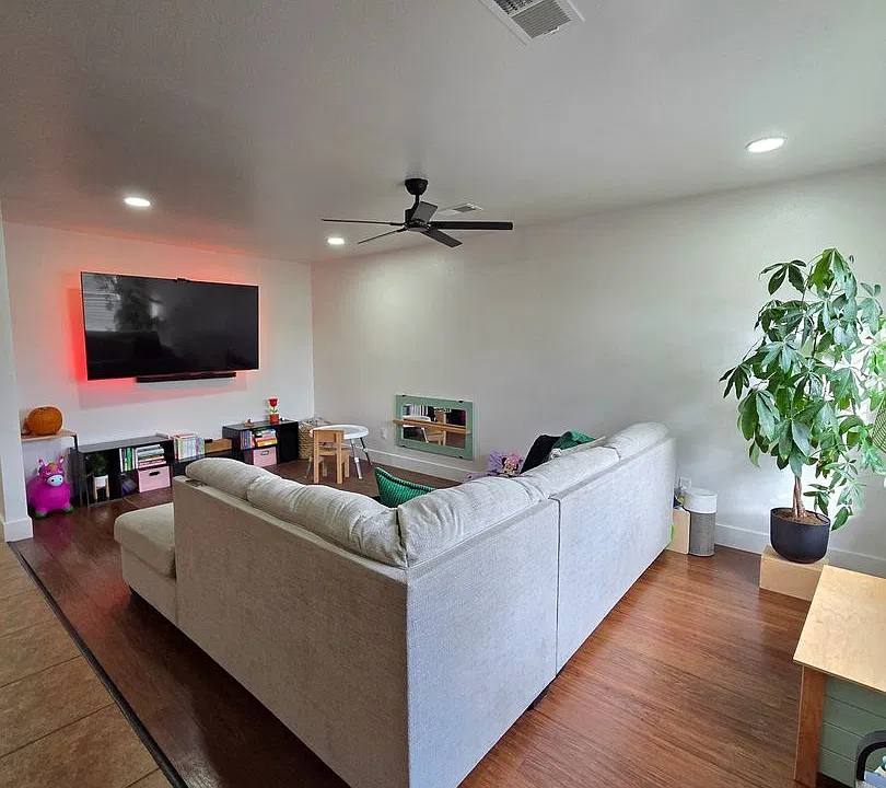 207 E Marietta Ct
