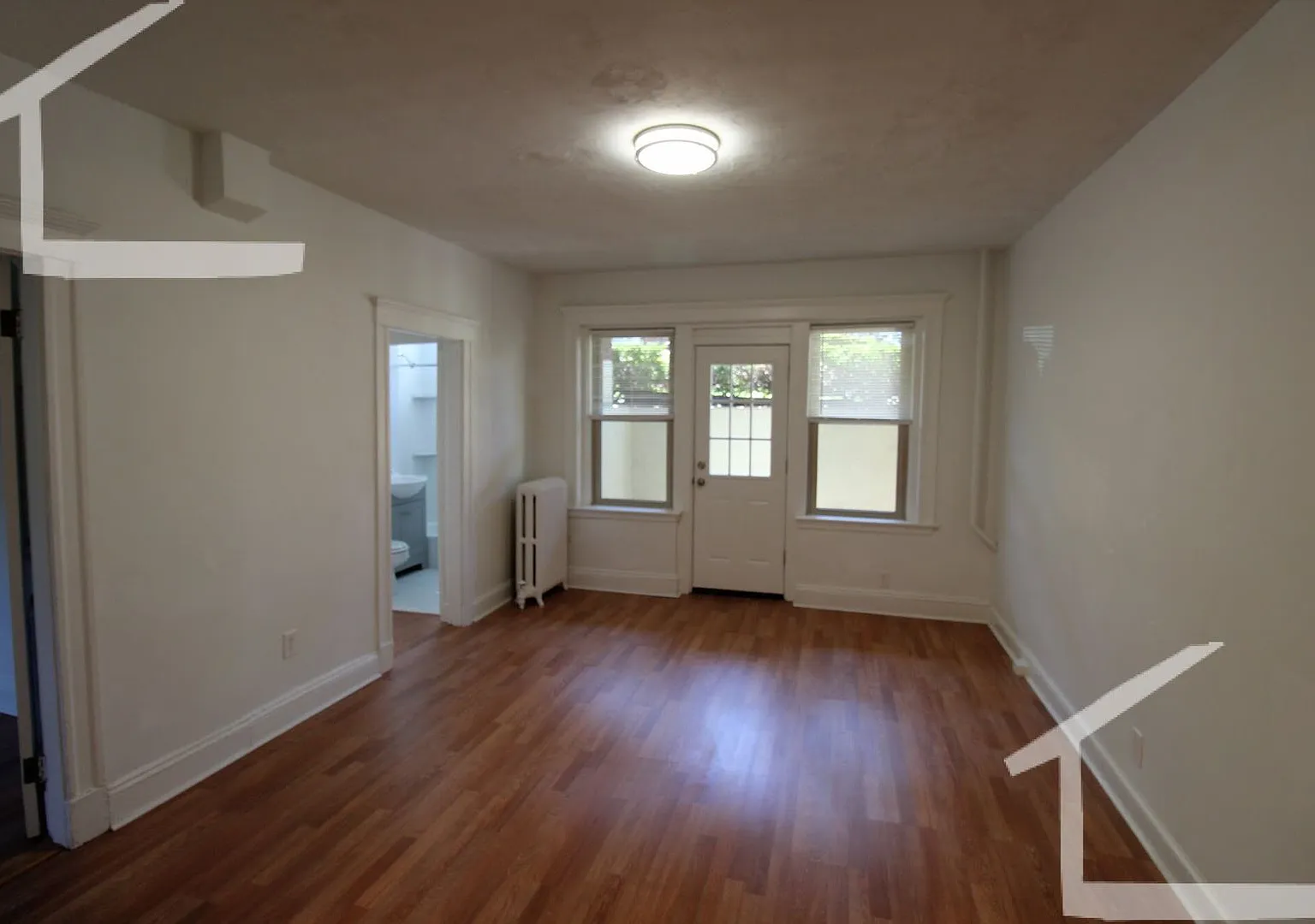 Large renovated 2 bed unit on the border of Brookline! — Photo 2