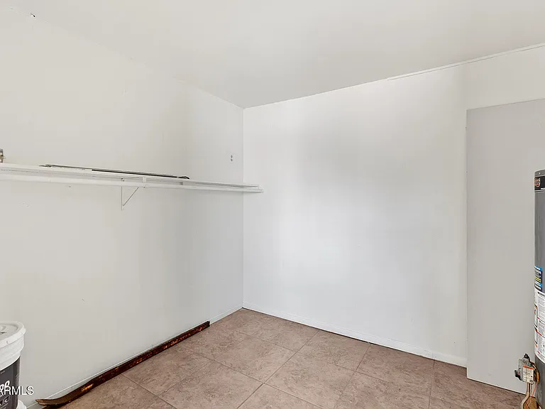 2246 W Sierra St — Photo 24
