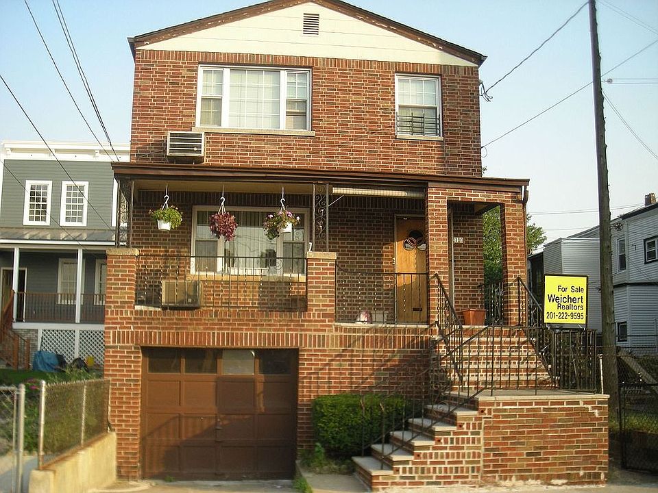 2nd image of 10 Montrose Ave