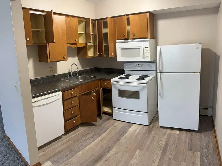 2101 Locust St — Photo 2