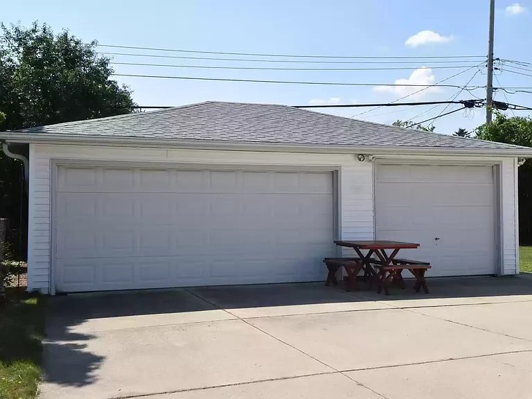 3 car garage