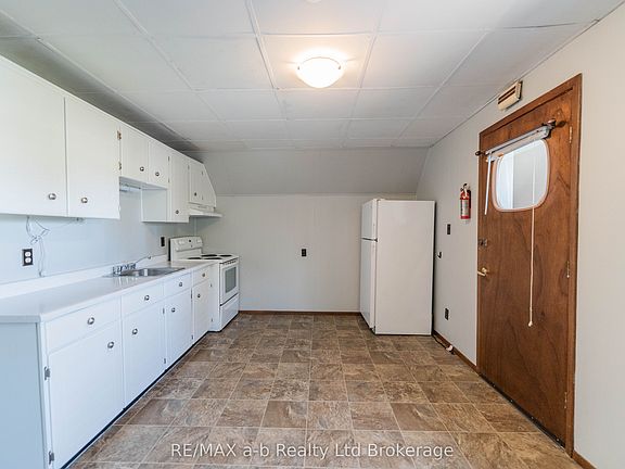 4th image of 10 McKenzie St Unit A