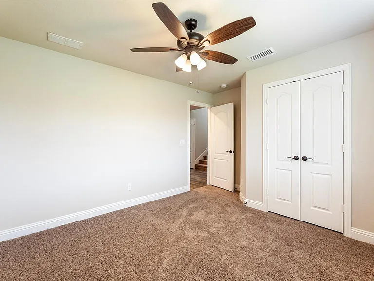 1304 Lancaster Dr — Photo 20