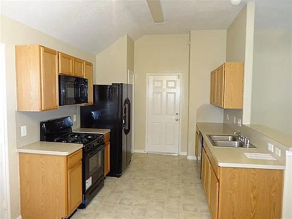 4th image of 14206 Bishop Bend Ln