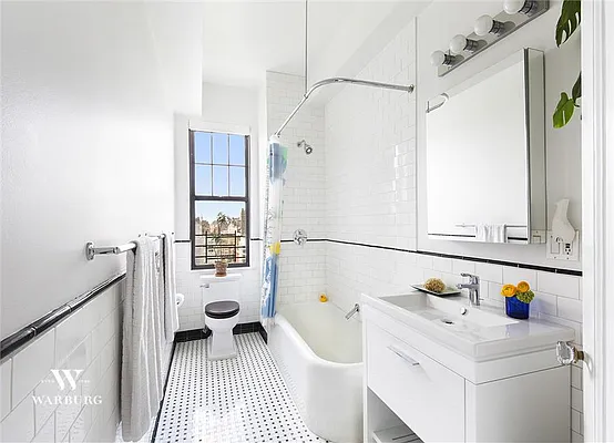 Sold by Warburg | media 6
