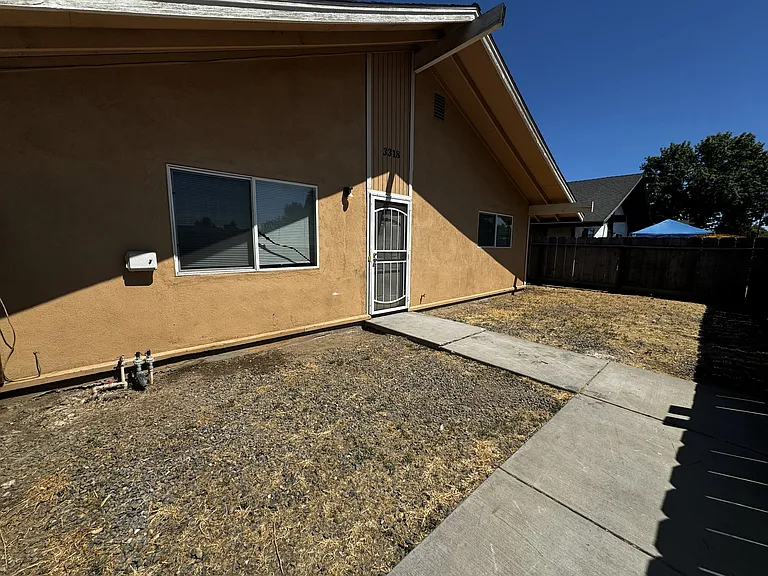 3318 R St #A — Photo 2