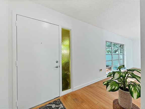 5th image of 527 N Jefferson Ave