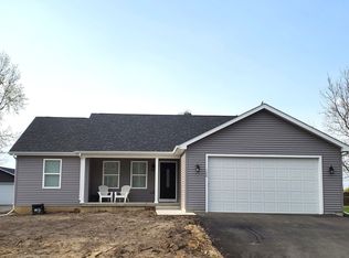 1734 Hilda Dr, Sandwich, IL 60548