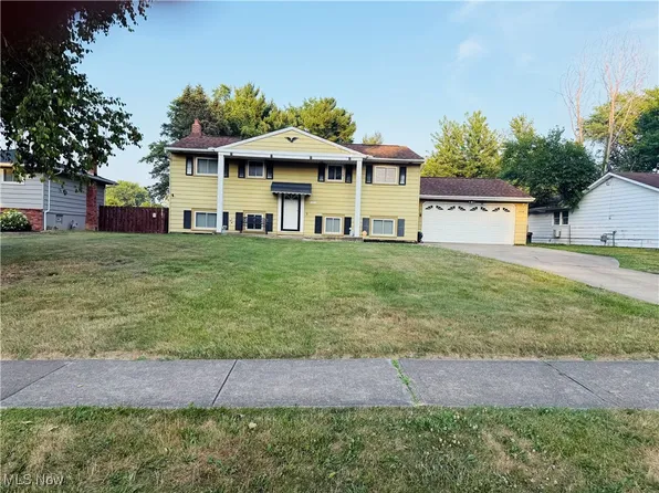 13143 Richards Dr, Strongsville, OH 44149