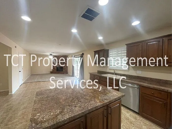 3 bed, 2.0 bath, 1528 sqft, $2,295 — Photo 4