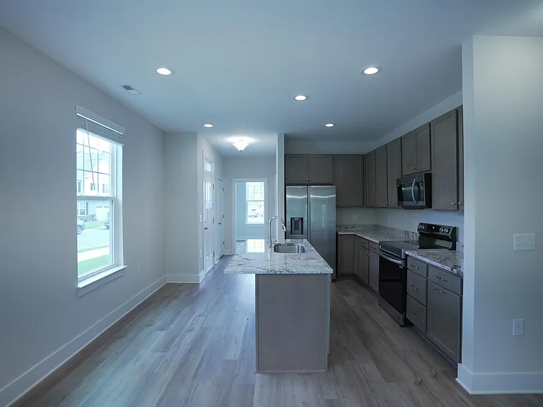 919 Hillman Ln — Photo 6