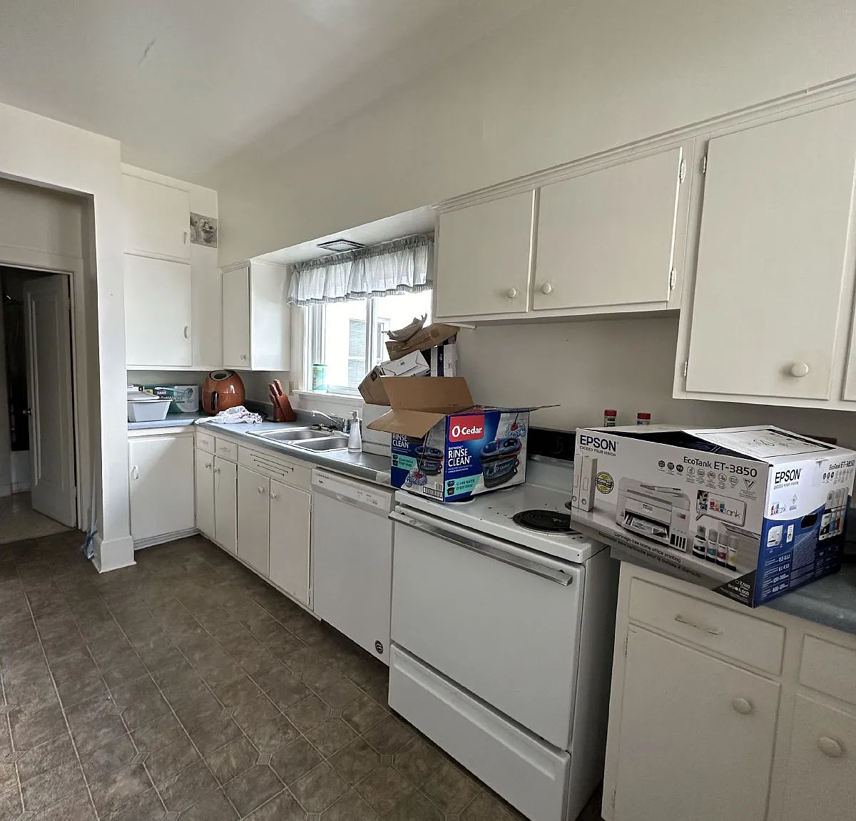 6 bed, 3.0 bath, 2622 sqft, $460 — Photo 3