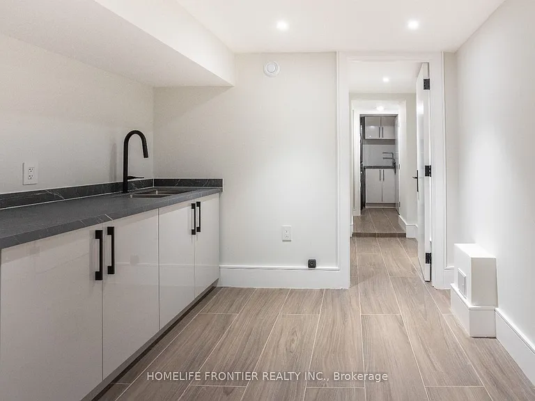 179 Palmerston Ave — Photo 32