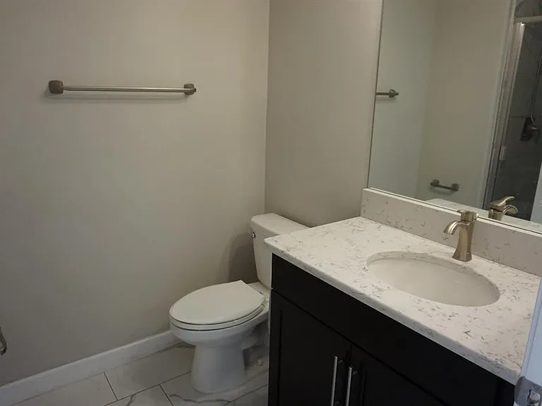 1535 W Cass St — Photo 20