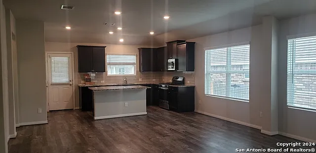 4 bed, 2.0 bath, 1739 sqft, $2,200 — Photo 4