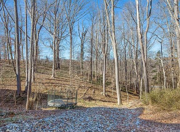 5th image of 407 Pearson Dr