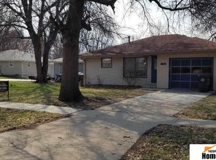 7141 Francis St, Lincoln, NE 68505