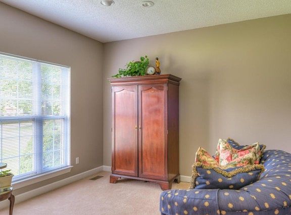 3rd image of 4807 Brentwood Dr