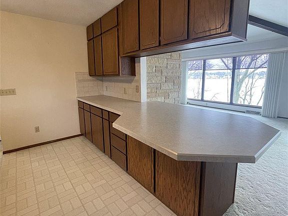 4th image of 298 E Amber Lake Dr