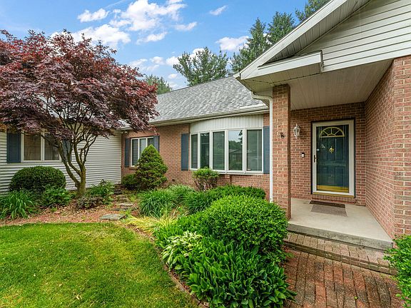 2nd image of 203 S Fieldstone Dr