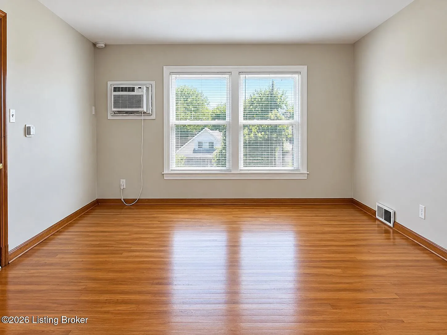 1 bed, 1.0 bath, 650 sqft, $925 — Photo 2