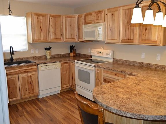 4th image of 313 Green St
