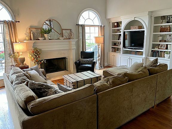 4th image of 155 Keswick Way