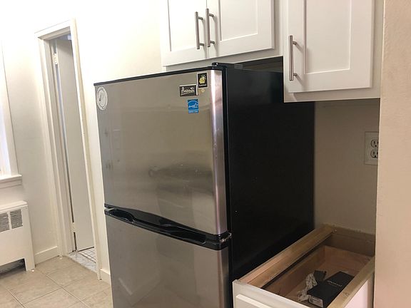 3rd image of 830 E Broadway APT 106