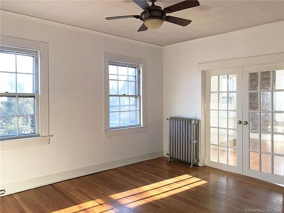 2nd image of 13 Nash Ln #5