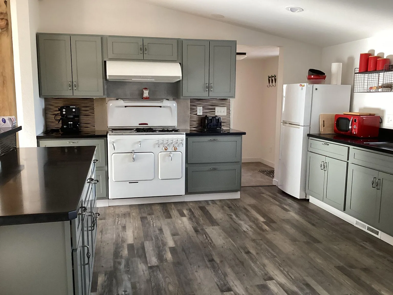5332 W Crestview Ln — Photo 1