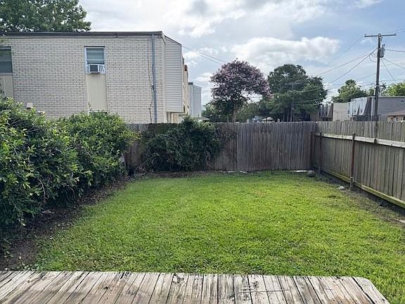 3rd image of 2401 Caswell Ln