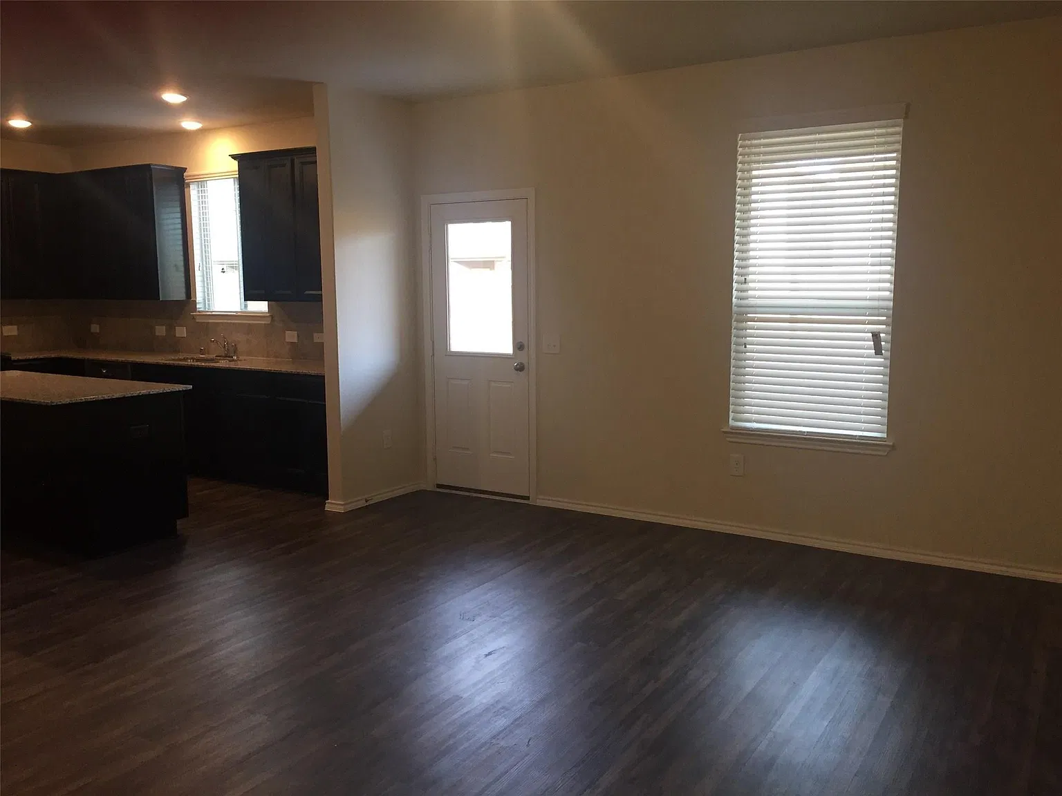 3 bed, 2.5 bath, 1613 sqft, $2,100 — Photo 3