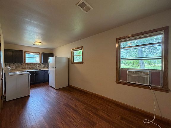 4th image of 321 43rd St