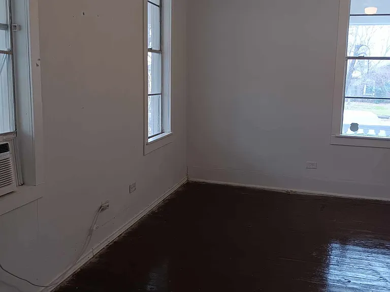 301 E Brin St #B — Photo 5