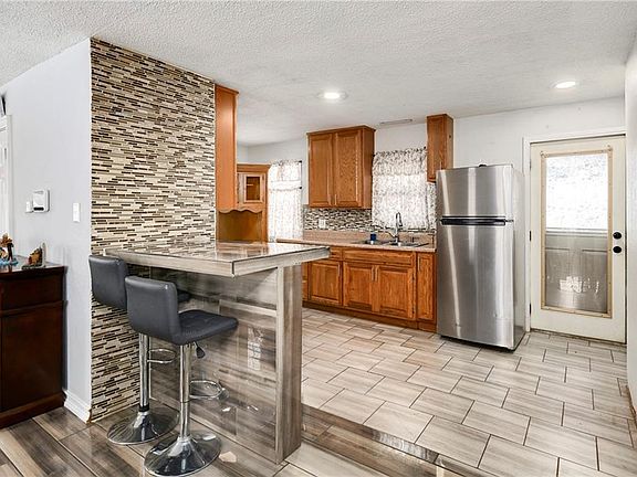 5th image of 3607 E 46th St