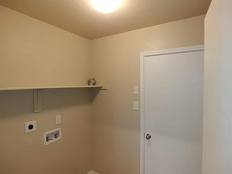 1105 Wethersfield Ln — Photo 17