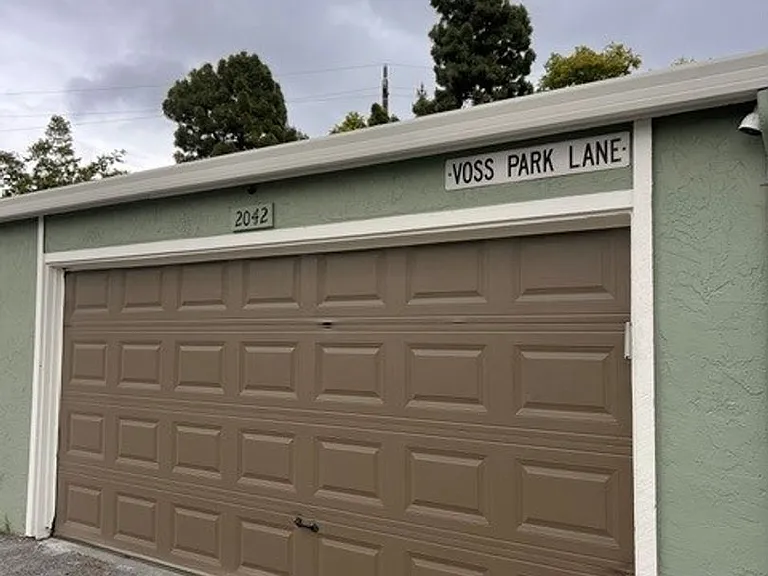 2042 Voss Park Ln — Photo 8