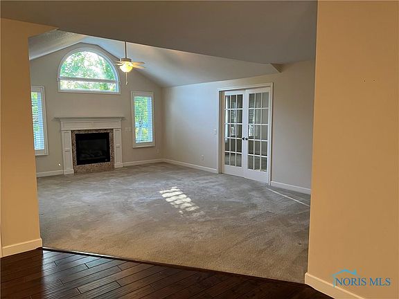 5th image of 227 Syracuse Dr