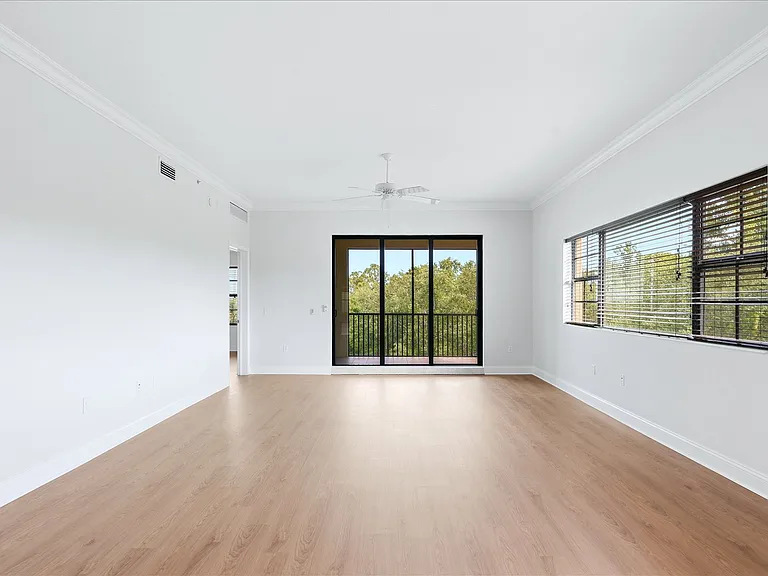 7612 Lake Vista Ct #308 — Photo 11