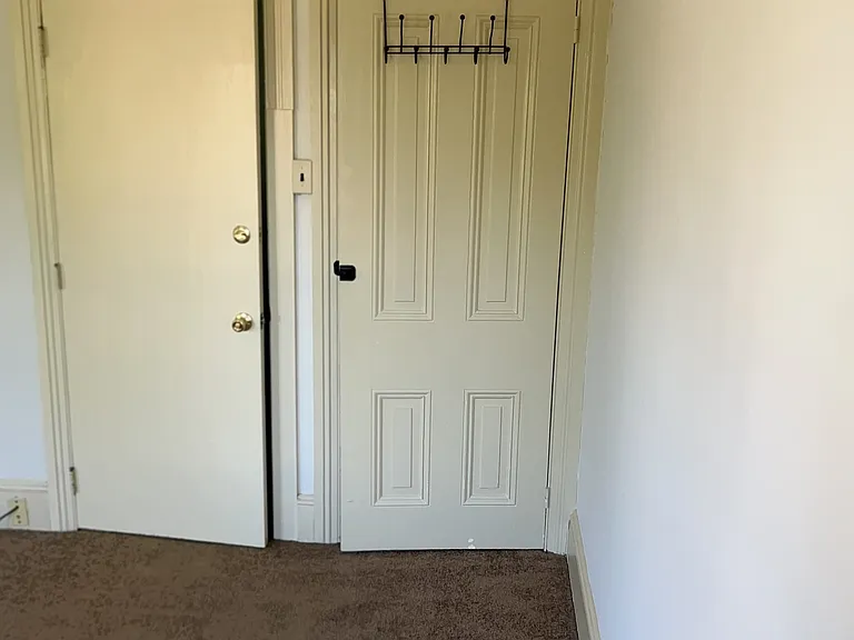 401 S Church St #5 — Photo 1