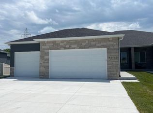 9017 Red Sky Ln, Lincoln, NE 68526