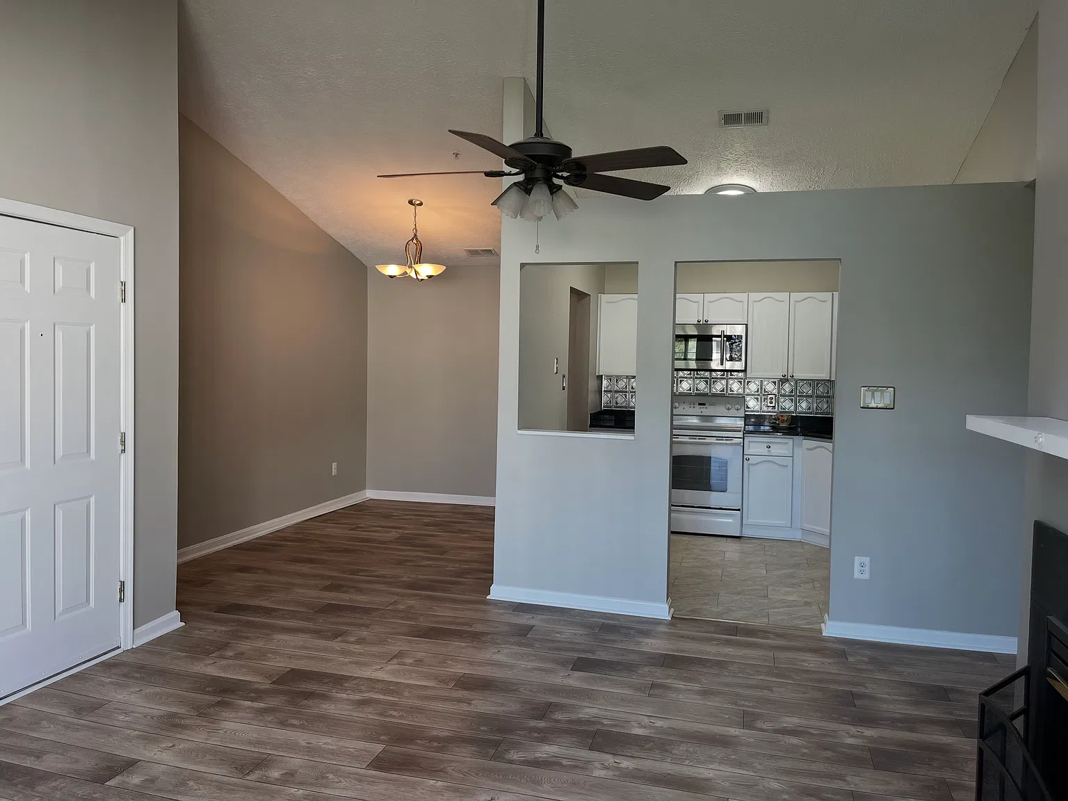 2 bed, 1169 sqft, $1,600 — Photo 4